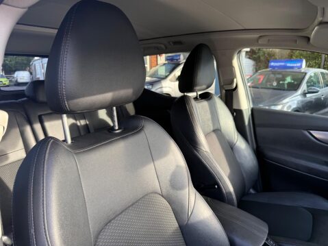 Nissan Qashqai 1.5 dCi N-Connecta Euro 6 (s/s) 5dr 17