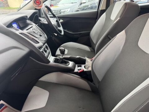 Ford Focus 1.6 TDCi Zetec Euro 5 (s/s) 5dr 29