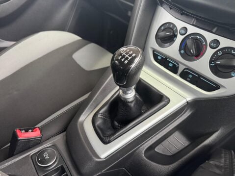 Ford Focus 1.6 TDCi Zetec Euro 5 (s/s) 5dr 22