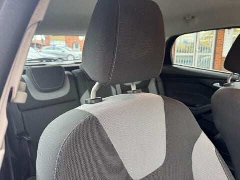 Ford Focus 1.6 TDCi Zetec Euro 5 (s/s) 5dr 23