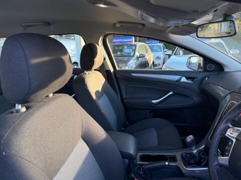 Ford Mondeo 1.6 TDCi ECOnetic Edge Euro 5 (s/s) 5dr 18