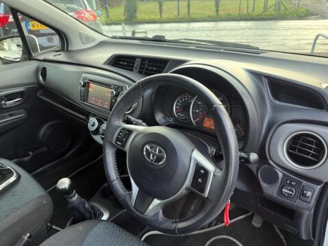 Toyota Yaris 1.33 Dual VVT-i TR Euro 5 5dr 8