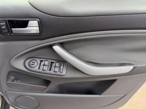 Ford Kuga 2.0 TDCi Zetec 2WD Euro 5 5dr 22