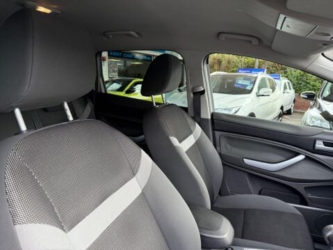 Ford Kuga 2.0 TDCi Zetec 2WD Euro 5 5dr 27