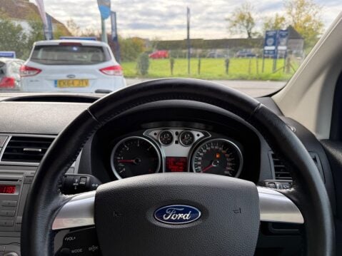 Ford Kuga 2.0 TDCi Zetec 2WD Euro 5 5dr 24