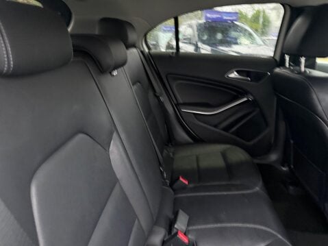 Mercedes-Benz A Class 2.1 A200d Sport (Premium) 7G-DCT Euro 6 (s/s) 5dr 14