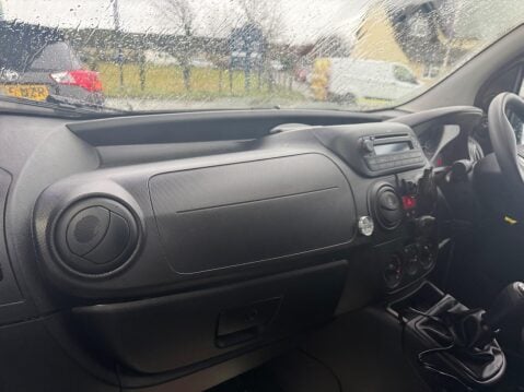 Citroen Nemo 1.3 HDi 16v Enterprise FWD L1 H1 3dr 27