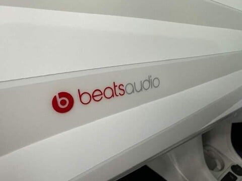 Volkswagen Up BEATS 13