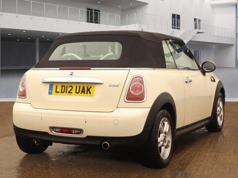 Mini Convertible ONE 2