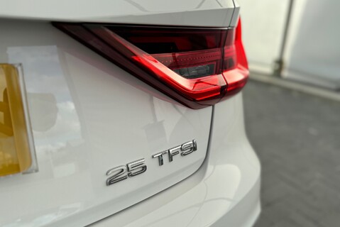 Audi A1 SPORTBACK 1.0 [95] PETROL TFSI TECHNIK AUTOMATIC 19