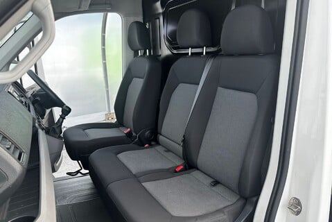 Volkswagen Crafter CR35 2.0TDI L H/R P/V STARTLINE 10