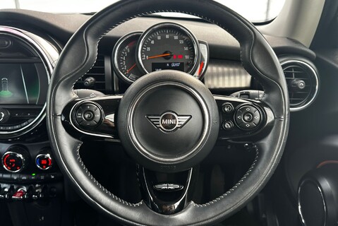 Mini Hatch COOPER EXCLUSIVE 1.5T [134] 3DR Manual 35