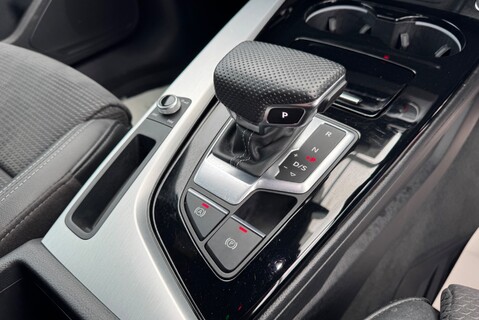 Audi A4 TFSI 2.0 [150] PETROL S LINE MHEV AUTOMATIC 34