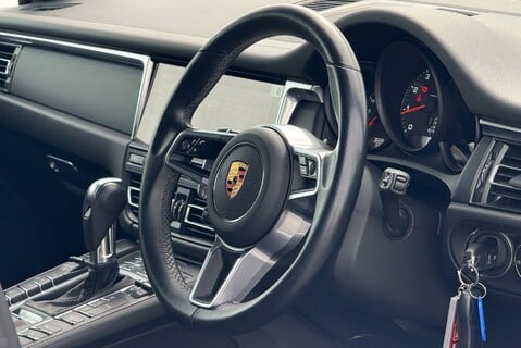 Porsche Macan 2.0T [242] PDK 28