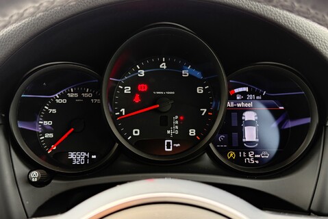 Porsche Macan 2.0T [242] PDK 33