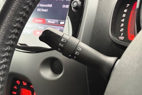 Toyota Aygo VVT-I X-TREND 1.0 [70] PETROL MANUAL 31