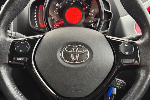 Toyota Aygo VVT-I X-TREND 1.0 [70] PETROL MANUAL 33