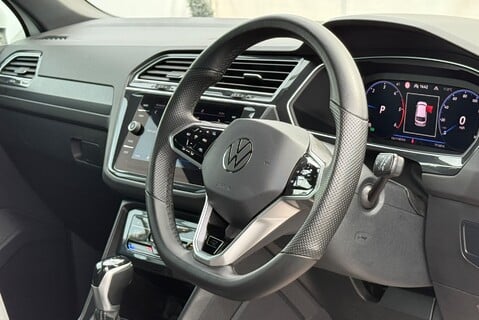 Volkswagen Tiguan R-LINE TDI 2.0 [150] DIESEL DSG AUTOMATIC 23