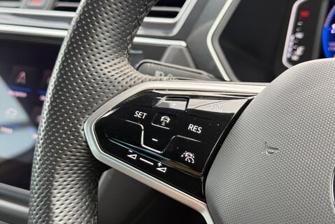Volkswagen Tiguan R-LINE TDI 2.0 [150] DIESEL DSG AUTOMATIC 35