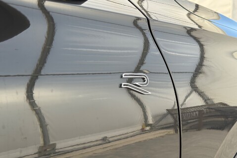 Volkswagen Tiguan R-LINE eTSI [150] DSG 8