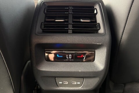 Volkswagen Tiguan R-LINE eTSI [150] DSG 15