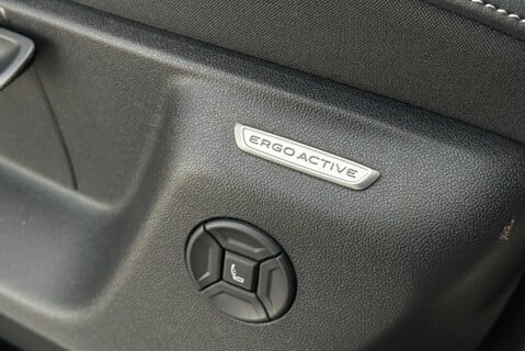 Volkswagen Tiguan R-LINE eTSI [150] DSG 18