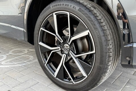 Volkswagen Tiguan R-LINE eTSI [150] DSG 25