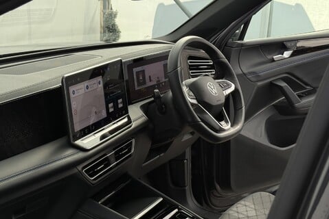 Volkswagen Tiguan R-LINE eTSI [150] DSG 26