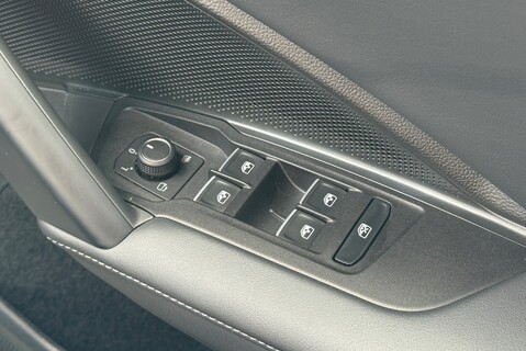 Volkswagen Tiguan R-LINE eTSI [150] DSG 42