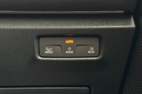 Volkswagen Tiguan R-LINE eTSI [150] DSG 43