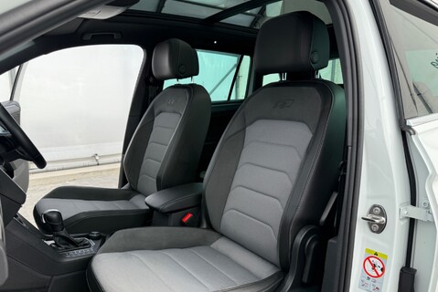 Volkswagen Tiguan R-LINE TECH 2.0TSI [190] 4MOTION DSG 17