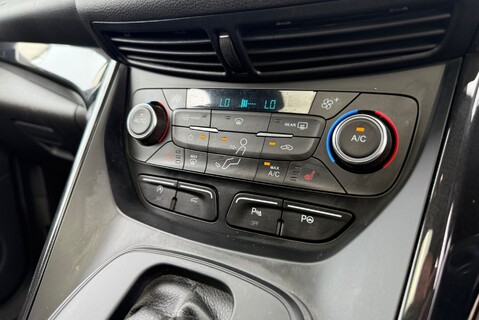 Ford Kuga ST-LINE X TDCI 19