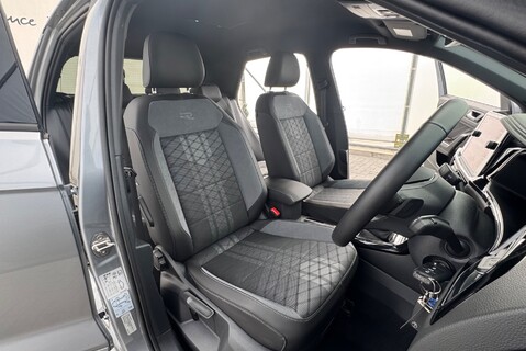 Volkswagen T-Roc R-LINE 1.5 [150] TSI PETROL DSG AUTOMATIC 9