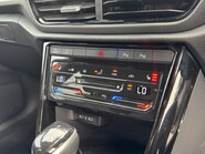 Volkswagen T-Roc R-LINE 1.5 [150] TSI PETROL DSG AUTOMATIC 30