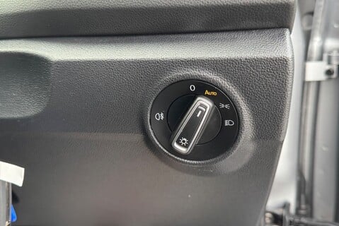 Volkswagen T-Roc R-LINE 2.0 [150] DIESEL TDI MANUAL 24