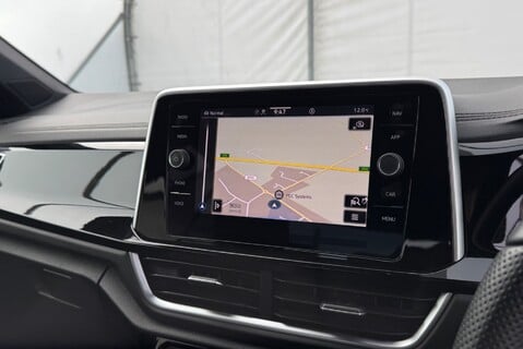 Volkswagen T-Roc R-LINE 2.0 [150] DIESEL TDI MANUAL 35