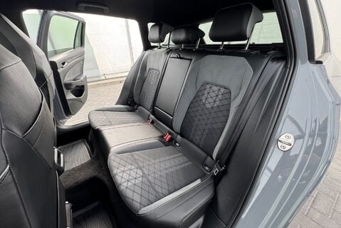 Volkswagen Golf R-LINE 1.5 [150] PETROL TSI MANUAL 11