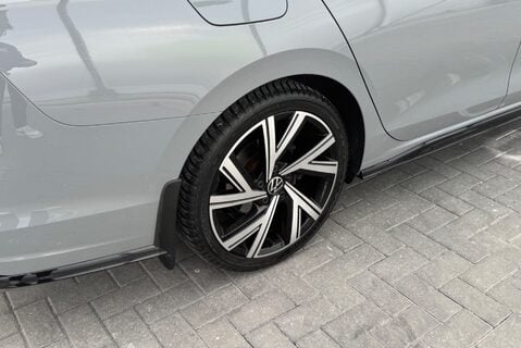 Volkswagen Golf R-LINE 1.5 [150] PETROL TSI MANUAL 15