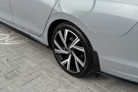 Volkswagen Golf R-LINE 1.5 [150] PETROL TSI MANUAL 17