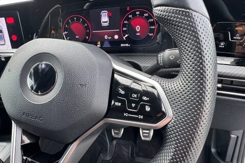 Volkswagen Golf R-LINE 1.5 [150] PETROL TSI MANUAL 24