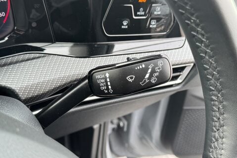 Volkswagen Golf R-LINE 1.5 [150] PETROL TSI MANUAL 27
