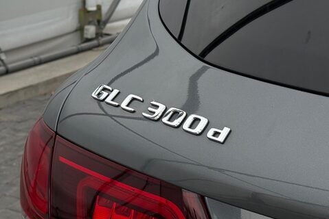 Mercedes-Benz GLC 300D [241] 4MATIC AMG LINE PREMIUM PLUS AUTOMATIC 19