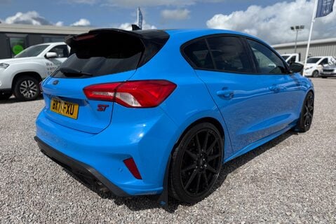 Ford Focus 2.3 [276] PETROL ST EDITION MANUAL 4