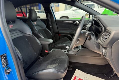 Ford Focus 2.3 [276] PETROL ST EDITION MANUAL 11