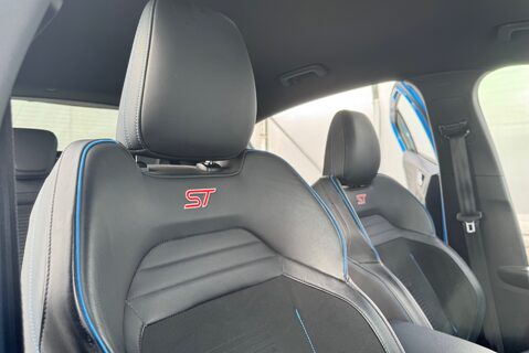 Ford Focus 2.3 [276] PETROL ST EDITION MANUAL 13