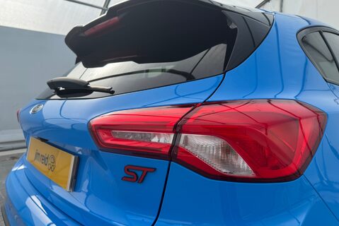 Ford Focus 2.3 [276] PETROL ST EDITION MANUAL 23