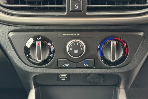 Hyundai i10 MPI 1.0 [66] PETROL PREMIUM MANUAL 24
