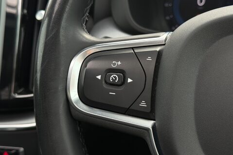 Volvo XC60 RECHARGE T6 INSCRIPTION EXPRESSION AWD 34