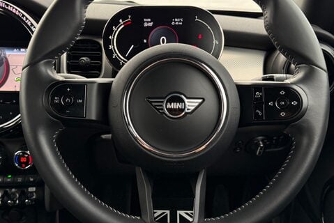 Mini Hatch 1.5T [135] COOPER EXCLUSIVE Manual 30