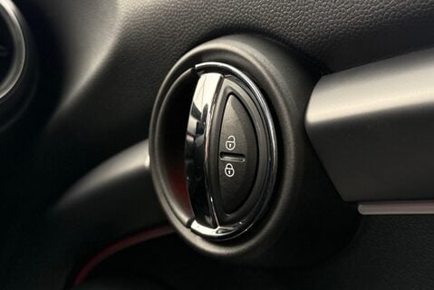 Mini Hatch 1.5T [135] COOPER EXCLUSIVE Manual 35